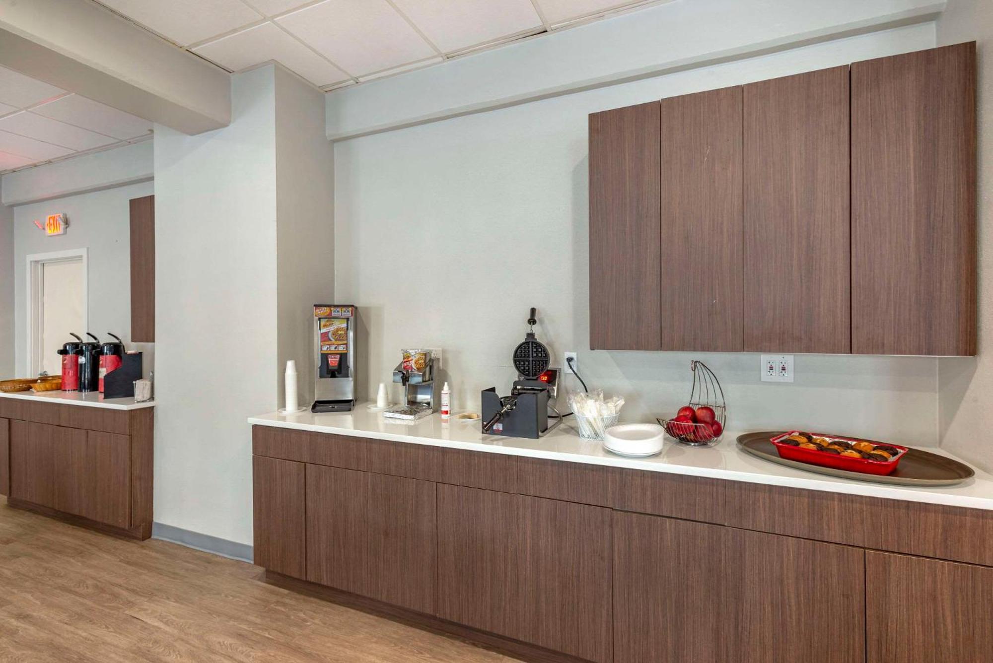צ'סטר Comfort Inn Philadelphia International Airport West מראה חיצוני תמונה